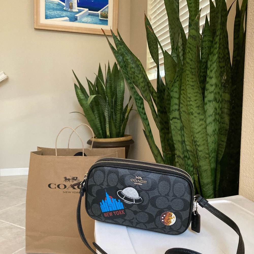 😱👜Like New Authentic Coach CROSSBODY POUCH WITH SPACE PATCHES - Picture 9 of 15